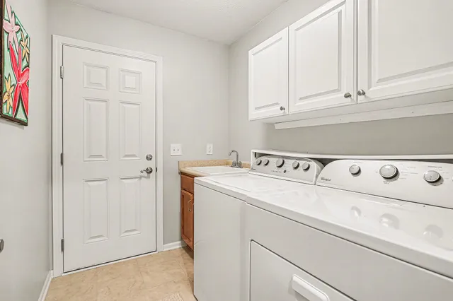 $419,900 | 2141 Gray Oak Cove, Portage, MI 49024