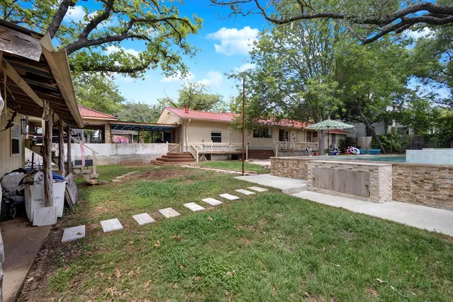 a view of a house with swimming pool and sitting area