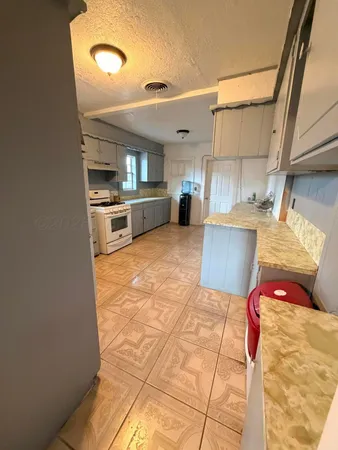 $100,000 | 204 Lawton Avenue, Hereford, TX 79045