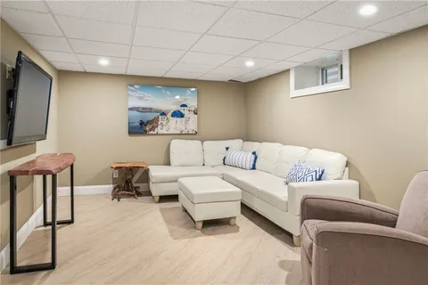 $1,395,000 | 31 Meadowbrook Drive, Barrington, RI 02806