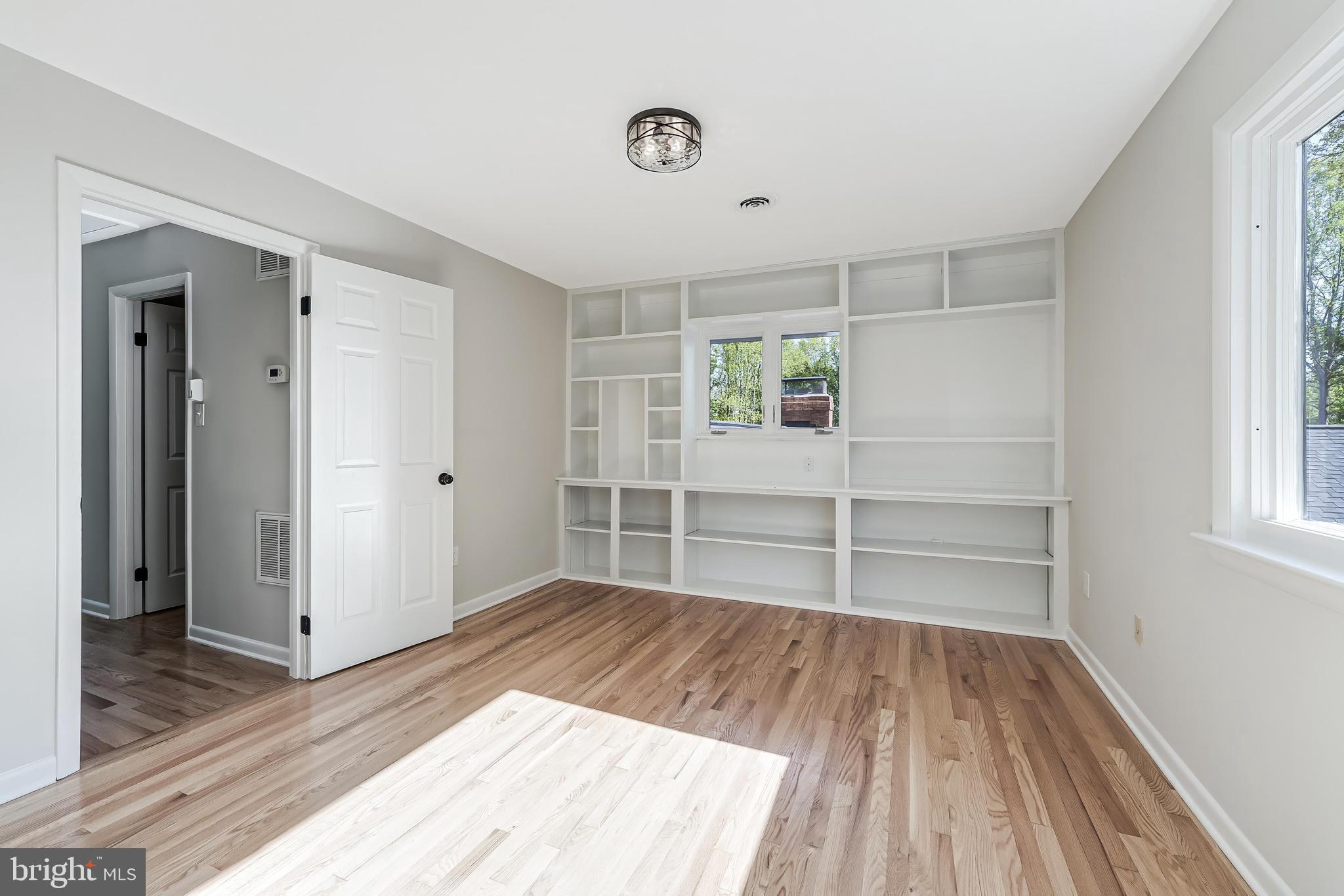 6891 Wilson Road Marshall, VA 20115 - Photo 89 of 118 Bright and airy versatile space.