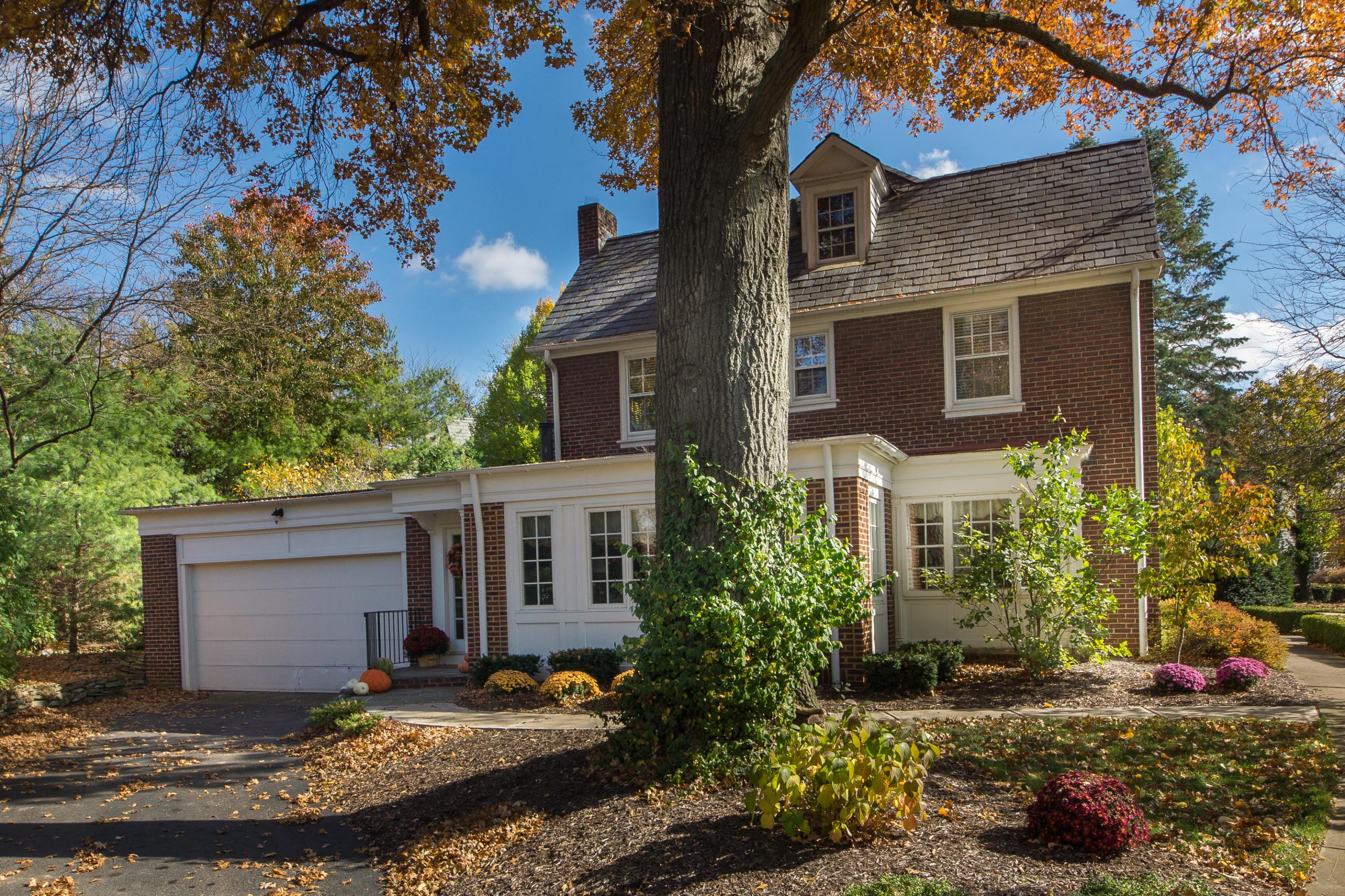 1794 Roxbury Road Upper Arlington, OH 43212 - Photo 2 of 32