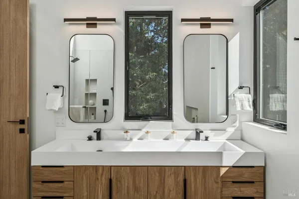 $3,995,000 | 93 Magnolia Avenue, Larkspur, CA 94939