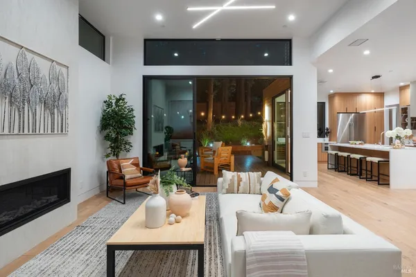 $3,995,000 | 93 Magnolia Avenue, Larkspur, CA 94939