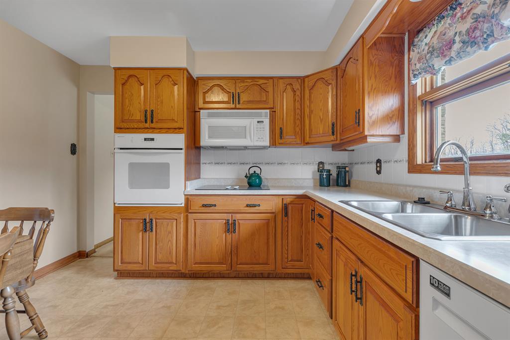 452 Center Grange Road Monaca, PA 15061 - Photo 12 of 34