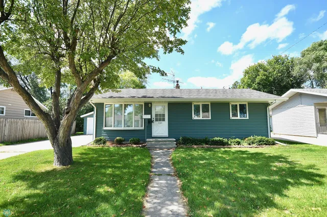 $235,000 | 1121 15 1/2 Street North, Moorhead, MN 56560