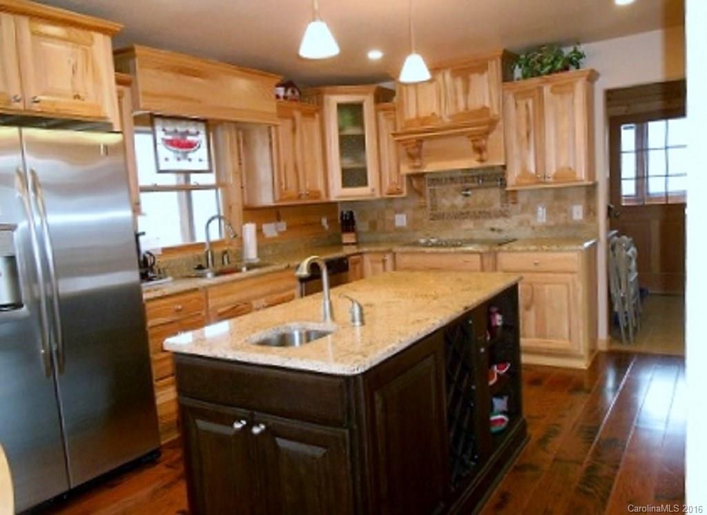 625 Skyview Road Whittier, NC 28789 - Photo 9 of 24 Gallery Image 9