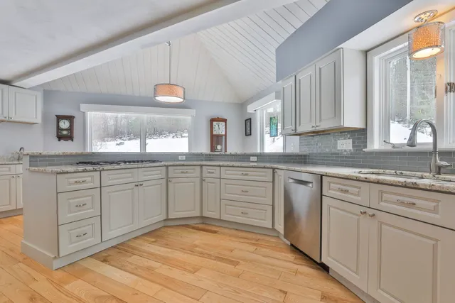 $679,000 | 38 Old Manchester Road, Amherst, NH 03031