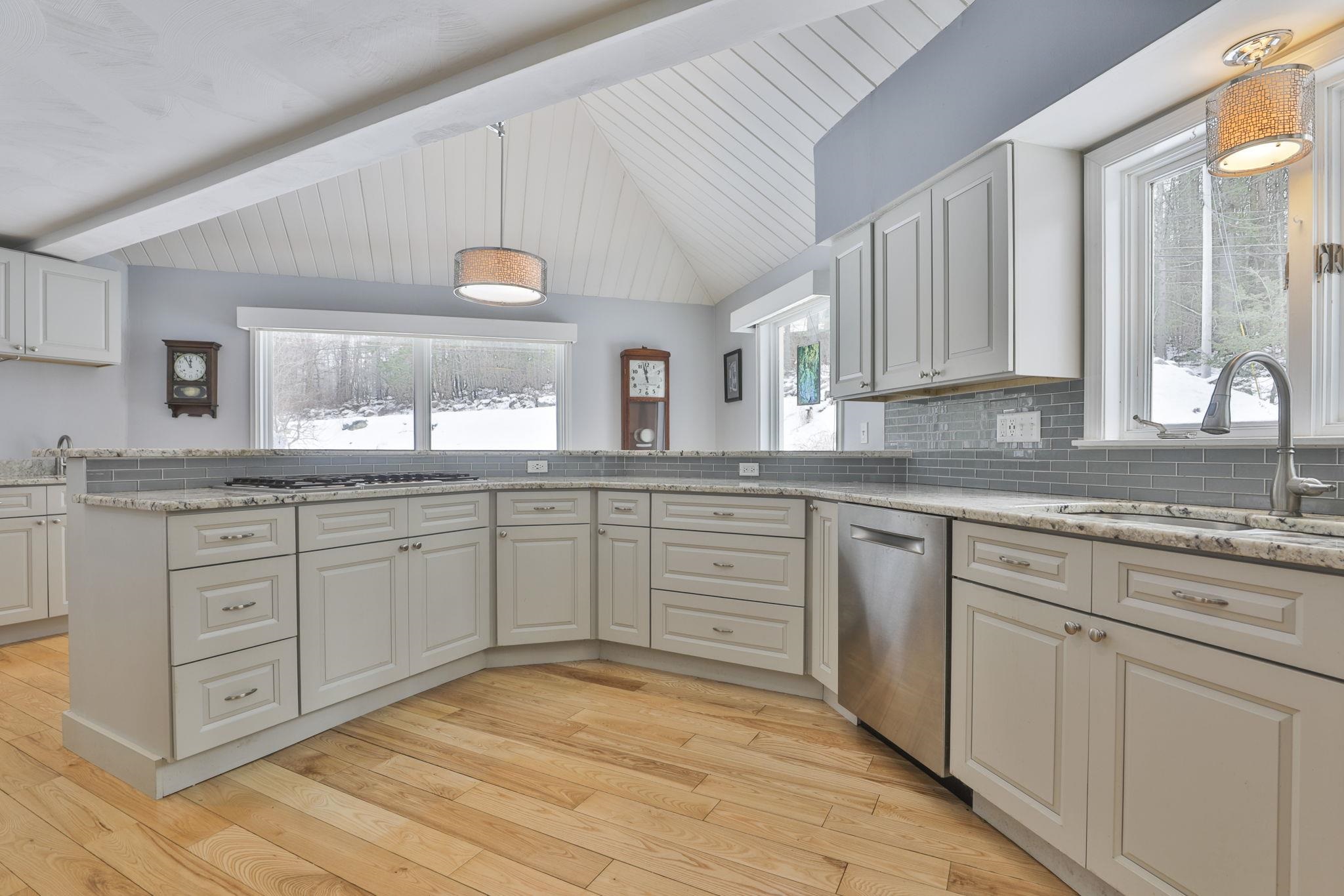 38 Old Manchester Road Amherst, NH 03031 - Photo 16 of 53