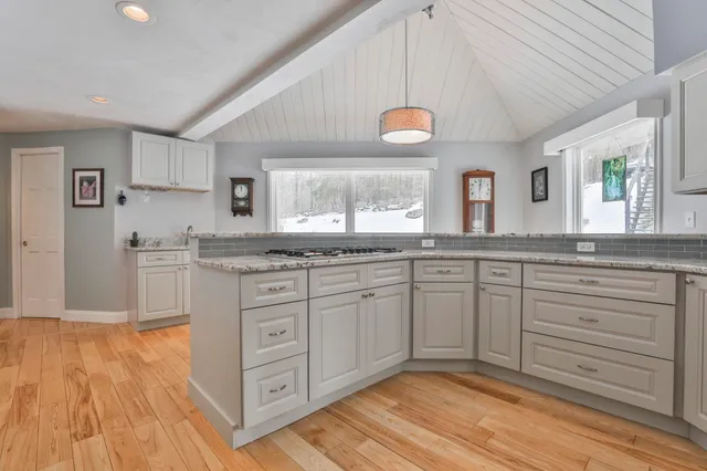 $679,000 | 38 Old Manchester Road, Amherst, NH 03031