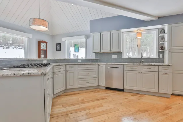 $679,000 | 38 Old Manchester Road, Amherst, NH 03031