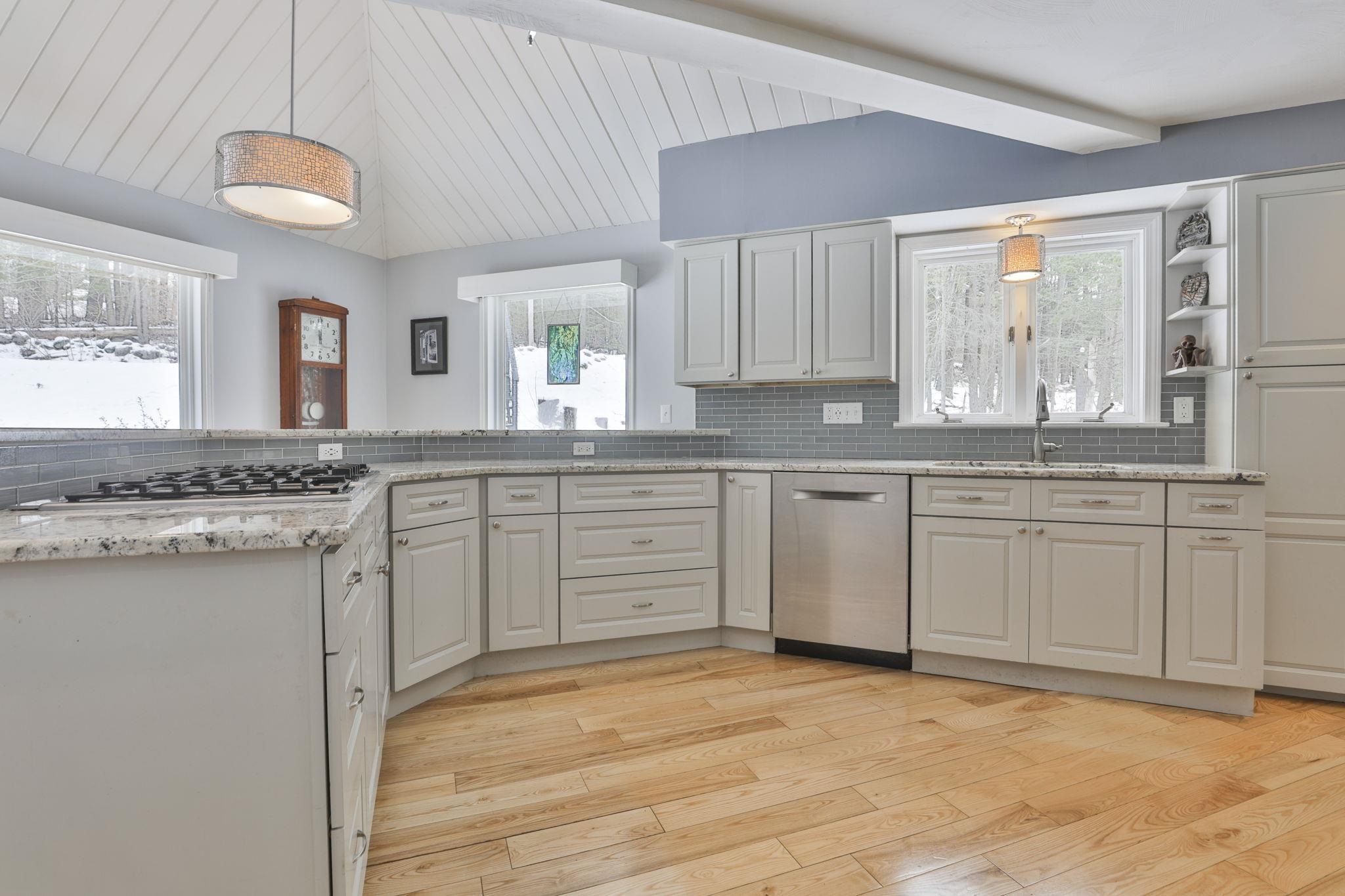 38 Old Manchester Road Amherst, NH 03031 - Photo 2 of 53