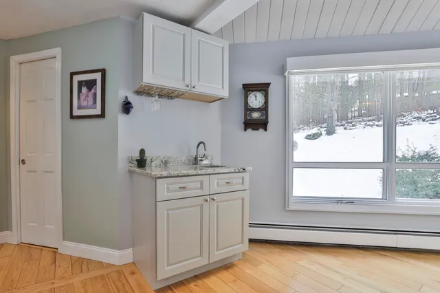 $679,000 | 38 Old Manchester Road, Amherst, NH 03031