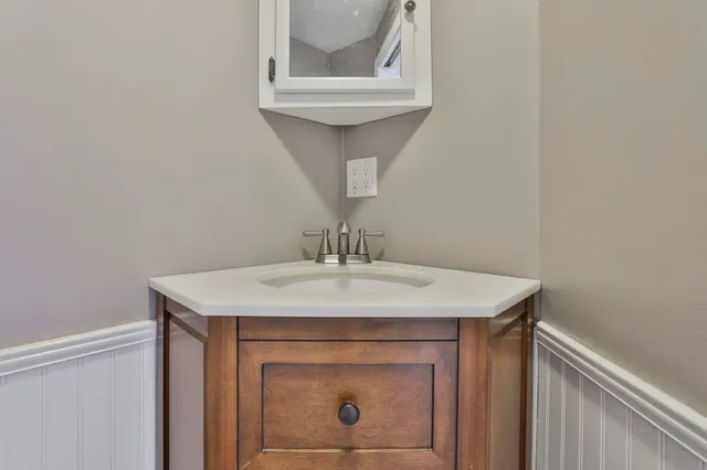 $679,000 | 38 Old Manchester Road, Amherst, NH 03031