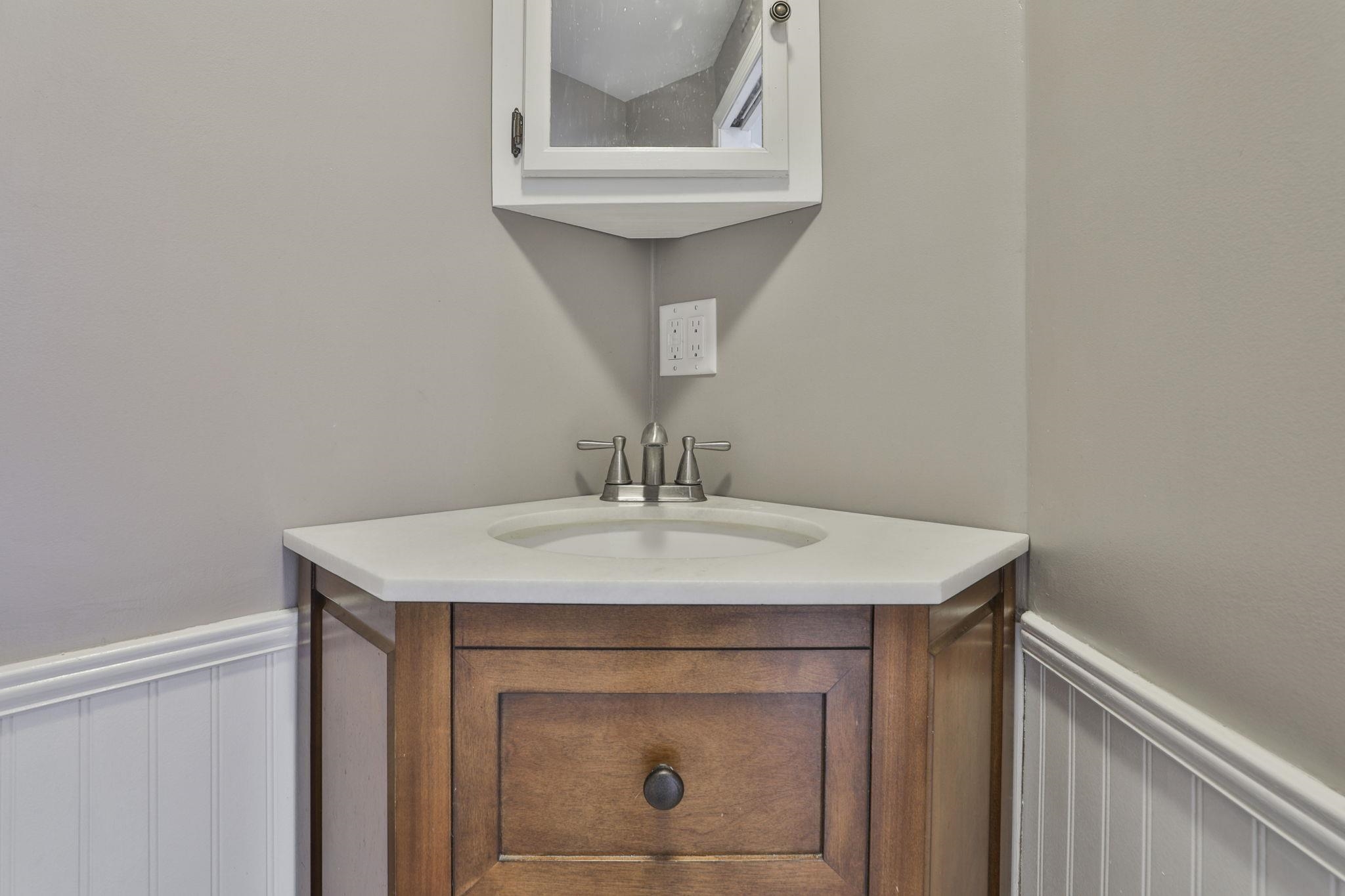 38 Old Manchester Road Amherst, NH 03031 - Photo 22 of 53