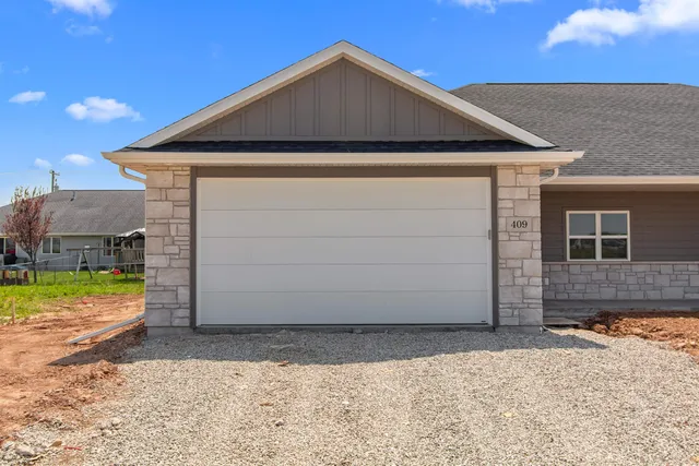 $329,900 | 409 Founders Way, Little Chute, WI 54140