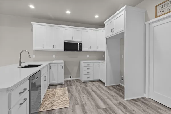$329,900 | 409 Founders Way, Little Chute, WI 54140