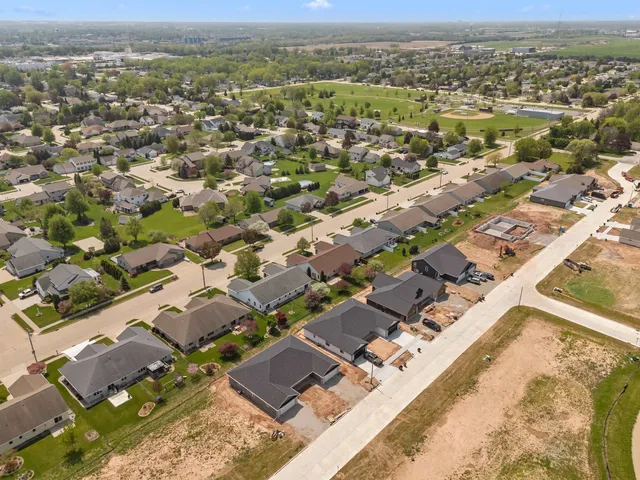 $329,900 | 409 Founders Way, Little Chute, WI 54140