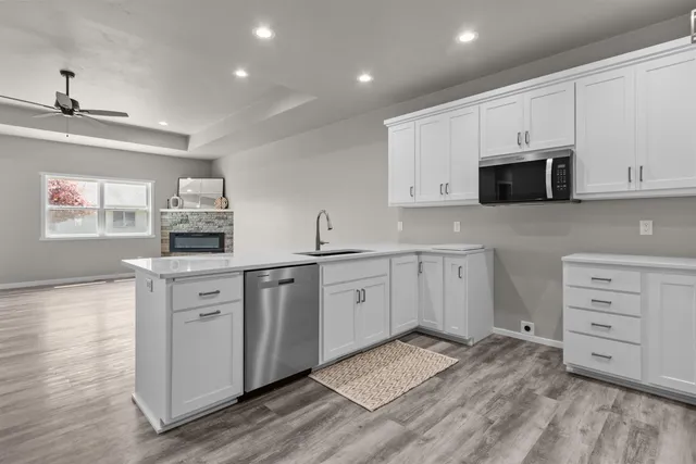 $329,900 | 409 Founders Way, Little Chute, WI 54140