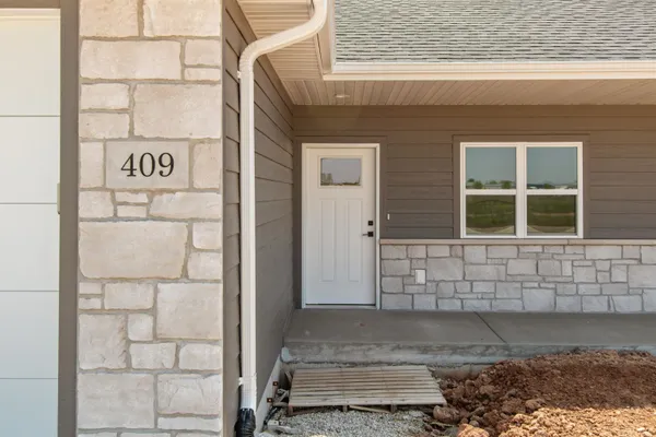 $329,900 | 409 Founders Way, Little Chute, WI 54140
