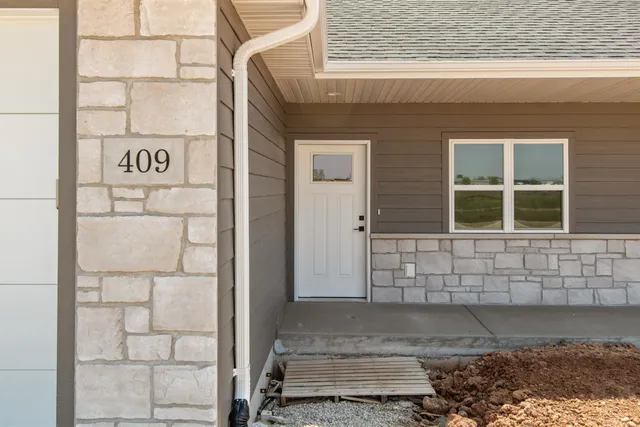 $329,900 | 409 Founders Way, Little Chute, WI 54140