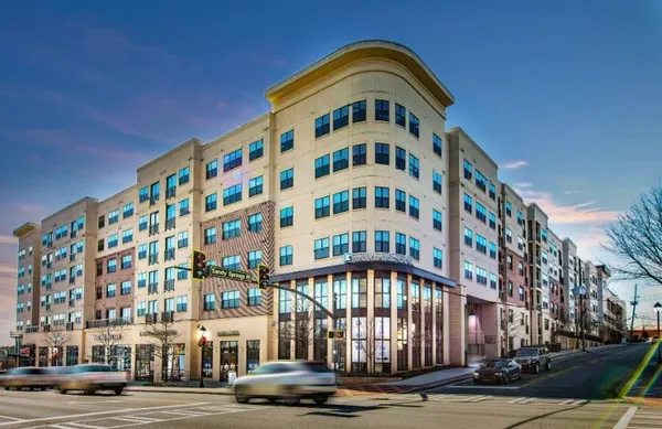 $2,050 | 6050 Roswell Road Northeast, Unit 219, Sandy Springs, GA 30328