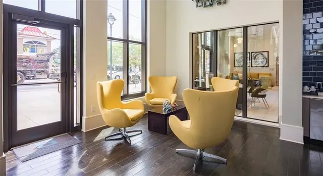 $2,085 | 6050 Roswell Road Northeast, Unit 421, Sandy Springs, GA 30328