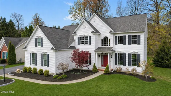 $799,900 | 10 Tarragon Terrace, Halfmoon, NY 12065