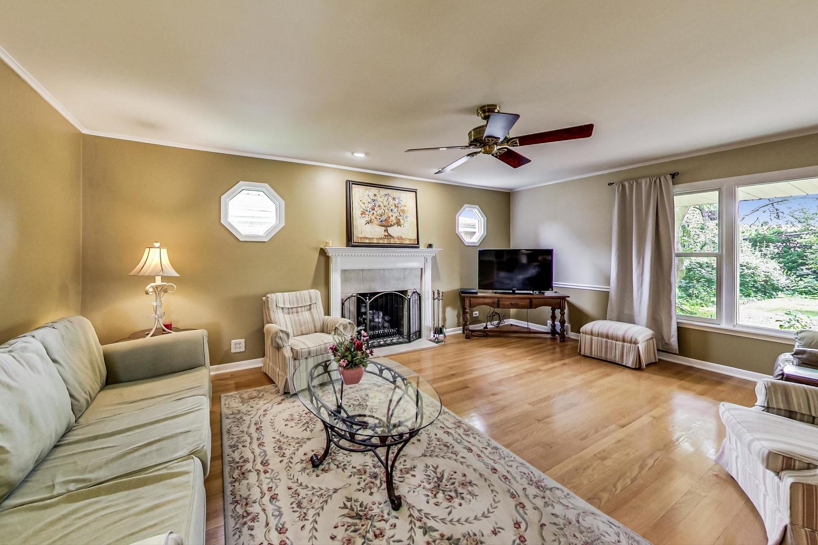 859 South Mt Prospect Road Des Plaines, IL 60016 - Photo 3 of 34