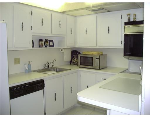 16300 Golf Club Road, Unit 310 Weston, FL 33326 - Photo 2 of 14 Kitchen