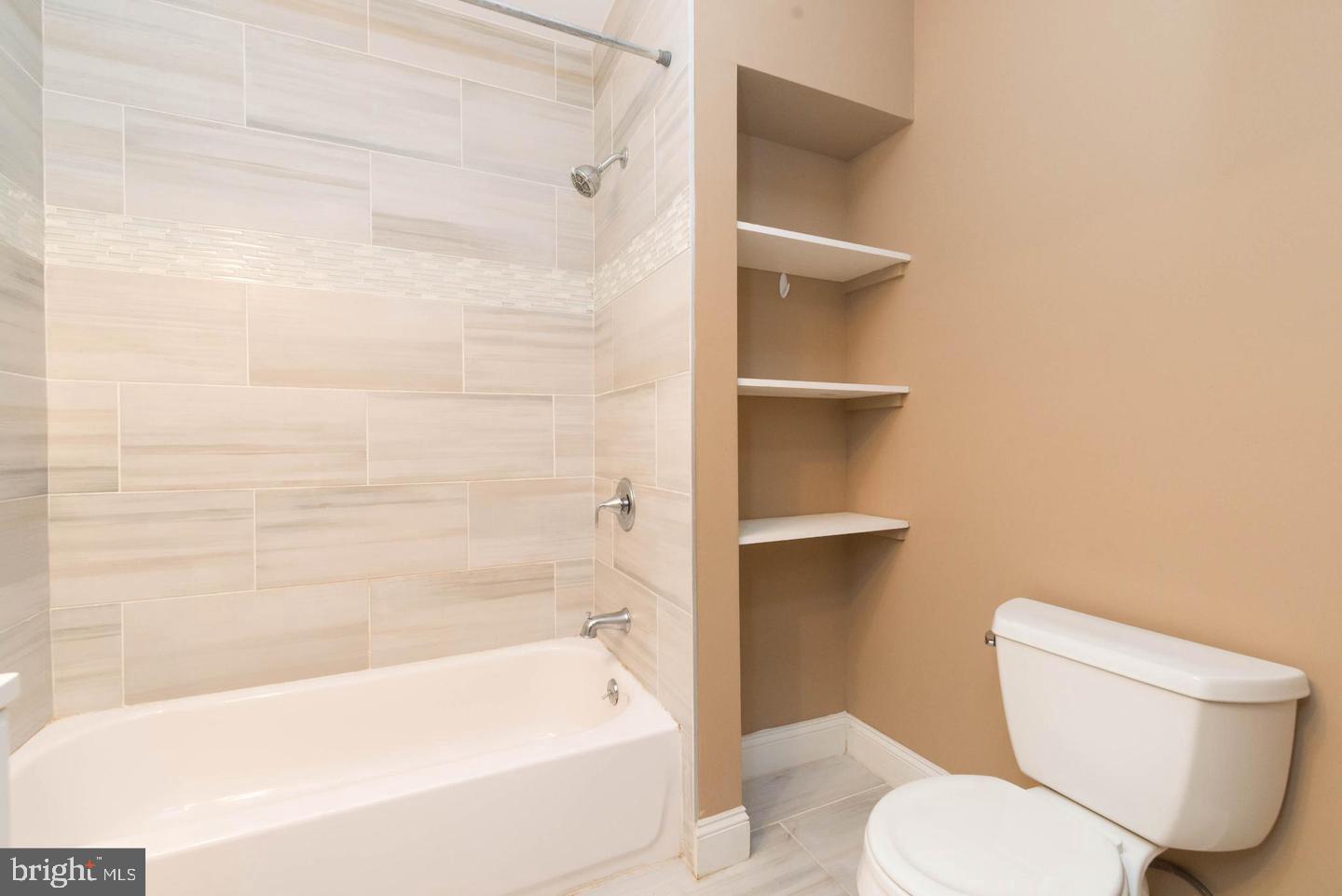 18 West Franklin Street Baltimore, MD 21201 - Photo 40 of 58 a bathroom with a toilet and a bathtub