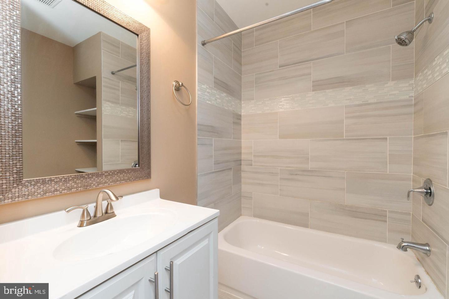 18 West Franklin Street Baltimore, MD 21201 - Photo 41 of 58 a bathroom with a sink and a bathtub