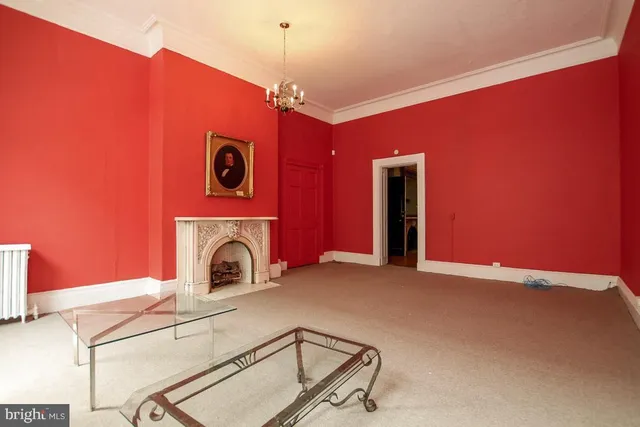 a view of empty room with window