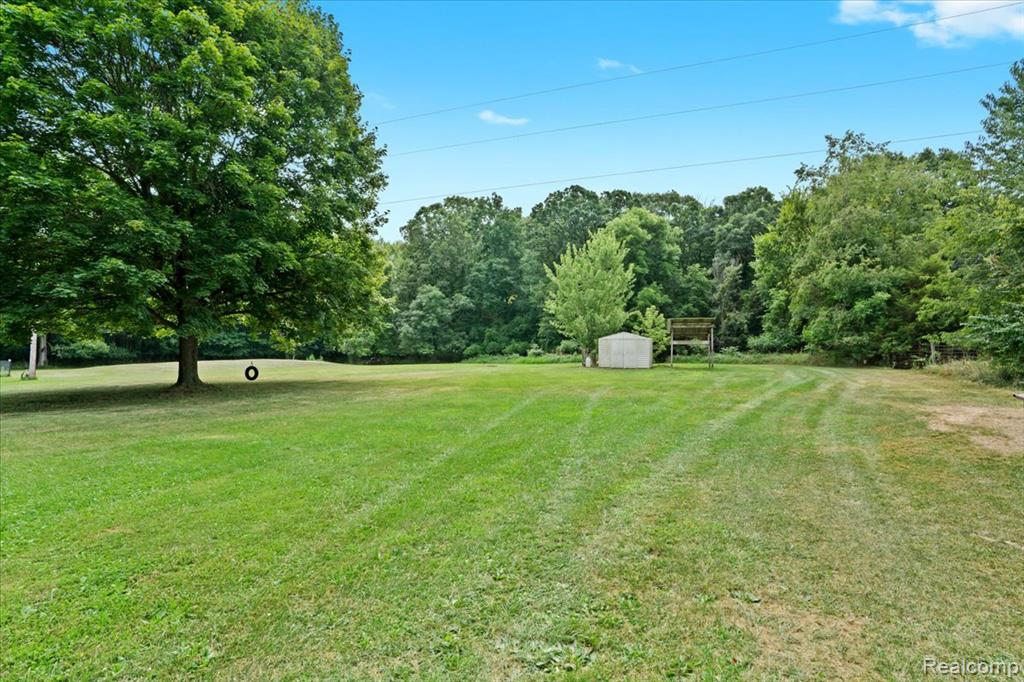6460 Hogan Road Linden, MI 48451 - Photo 22 of 34