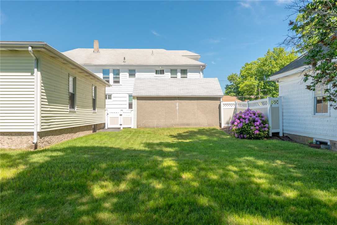 694 Cumberland Hill Road Woonsocket, RI 02895 - Photo 3 of 25