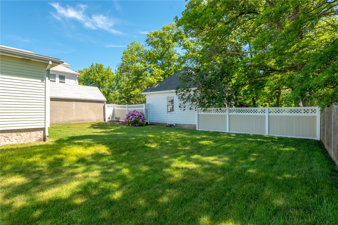 694 Cumberland Hill Road Woonsocket, RI 02895 - Photo 5 of 25