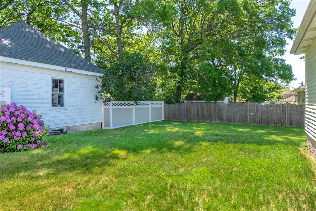 694 Cumberland Hill Road Woonsocket, RI 02895 - Photo 6 of 25
