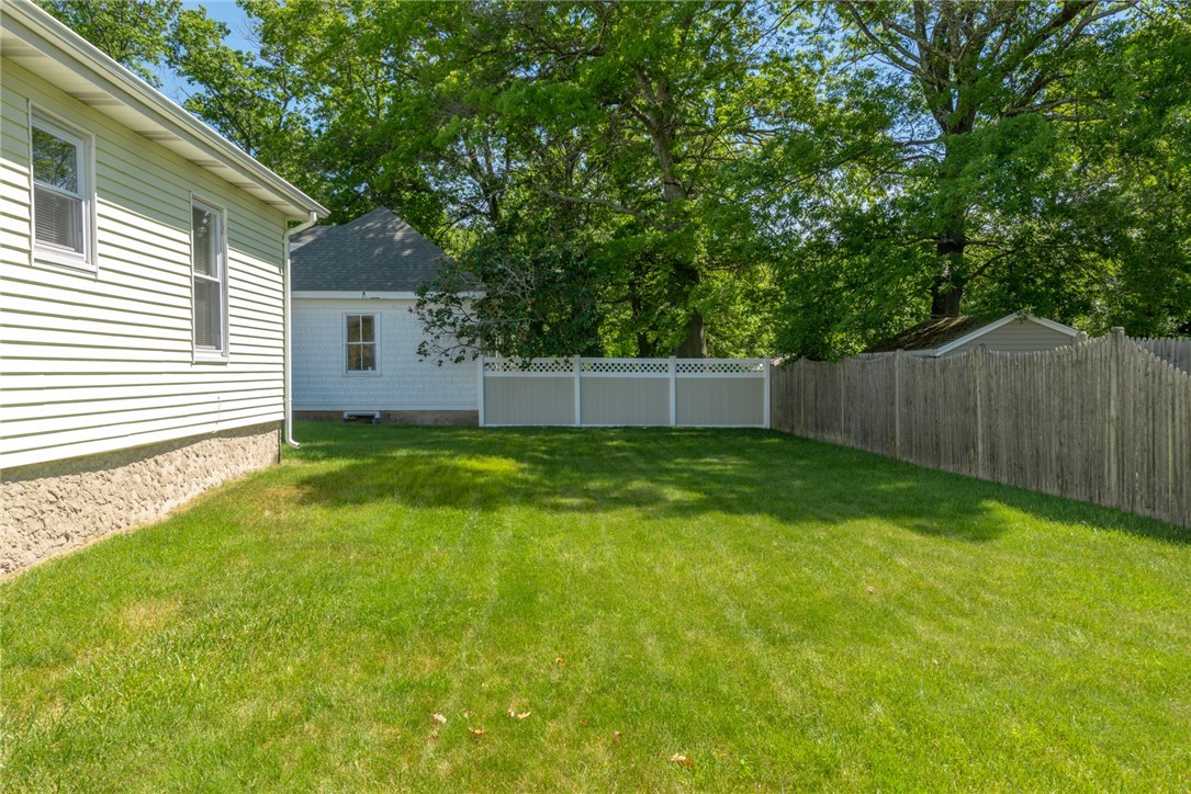 694 Cumberland Hill Road Woonsocket, RI 02895 - Photo 7 of 25