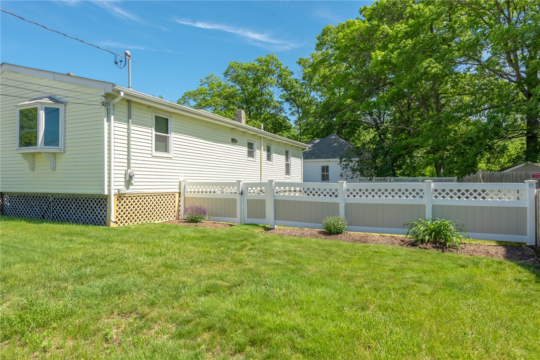 694 Cumberland Hill Road Woonsocket, RI 02895 - Photo 8 of 25