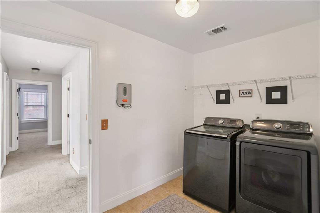 3154 Alhambra Circle Hampton, GA 30228 - Photo 23 of 33 a view of a livingroom with washer and dryer
