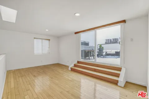 $8,350 | 115 Galleon Street, Unit A, Marina del Rey, CA 90292