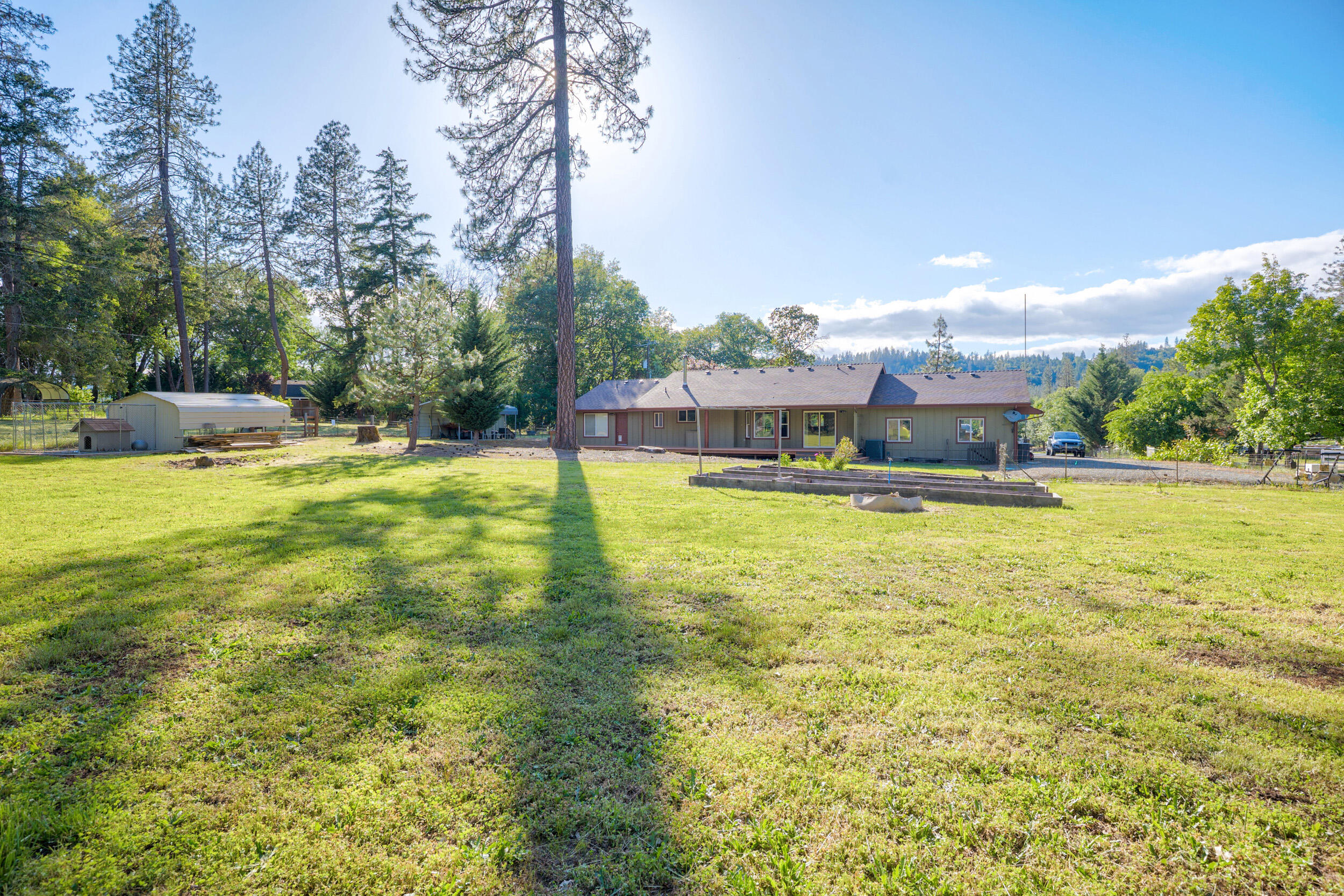 379 Oak Ranch Road Grants Pass, OR 97526 - Photo 34 of 38 27_backporch_new3