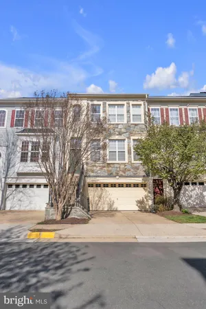 $3,195 | 2110 Capstone Circle, Herndon, VA 20170