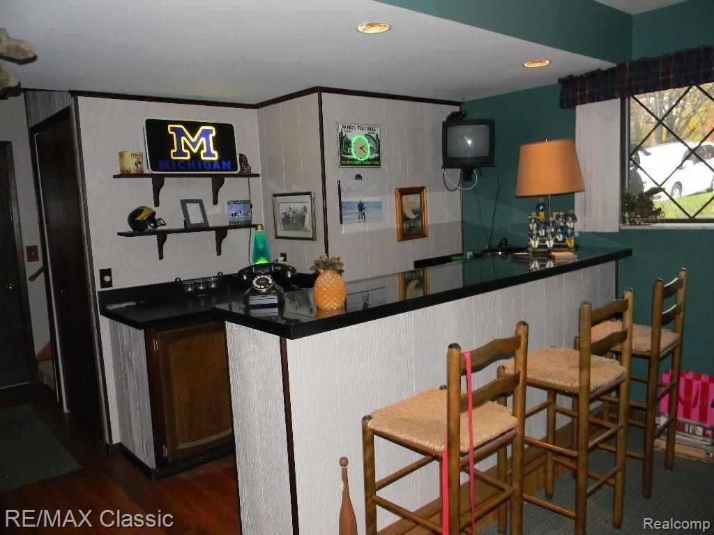 2947 Ripple Way White Lake, MI 48383 - Photo 20 of 27 Bar.JPG