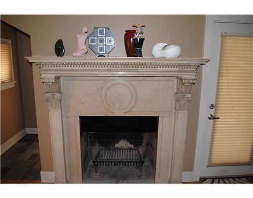 917 Wellesley Road Highland Park, PA 15206 - Photo 6 of 18 Living Room.