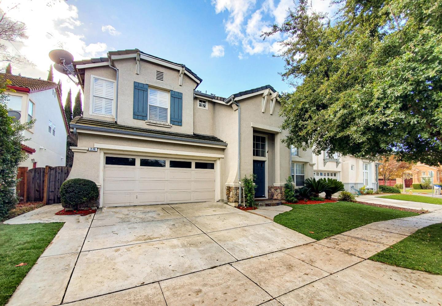 a house view with a outdoor space