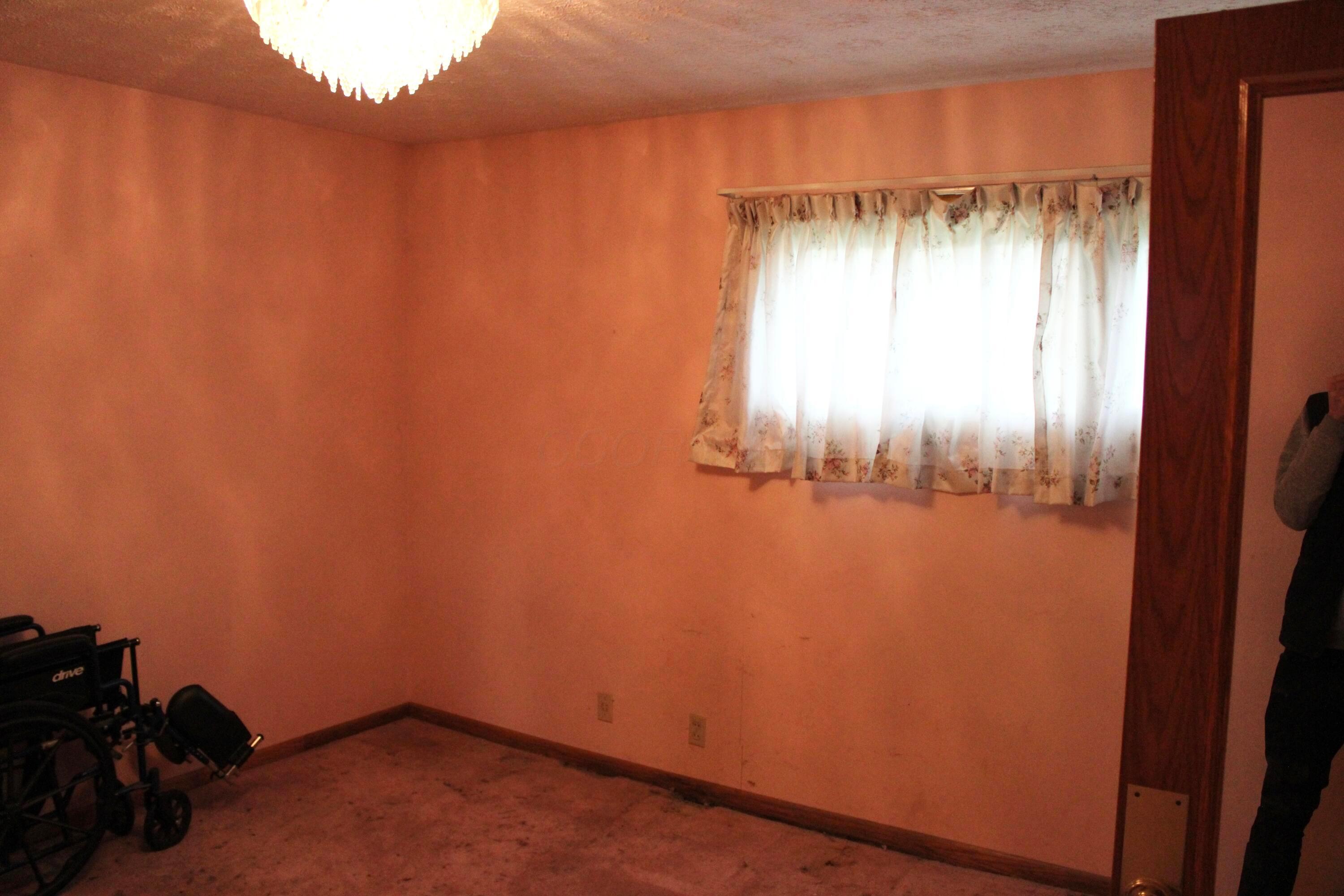 3270 Riverside Airport Road Zanesville, OH 43701 - Photo 17 of 24 Bedroom 1