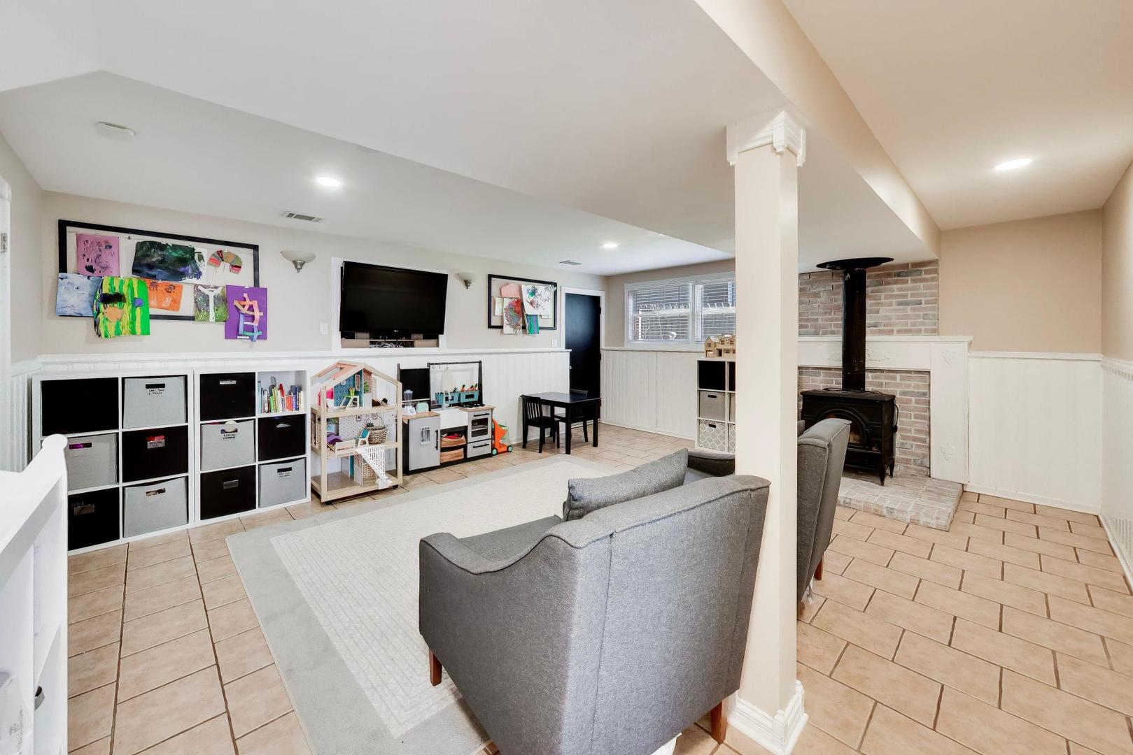 44 Swift Lane Naperville, IL 60565 - Photo 11 of 37 a living room with furniture and a flat screen tv