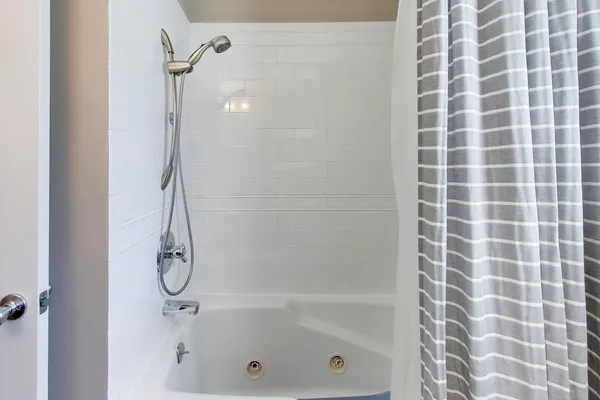 $685,000 | 44 Swift Lane, Naperville, IL 60565