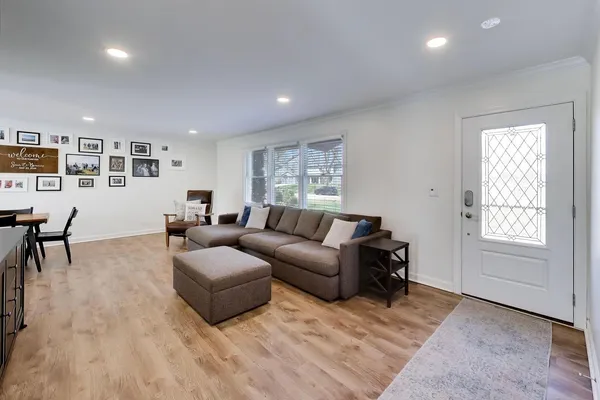 $685,000 | 44 Swift Lane, Naperville, IL 60565